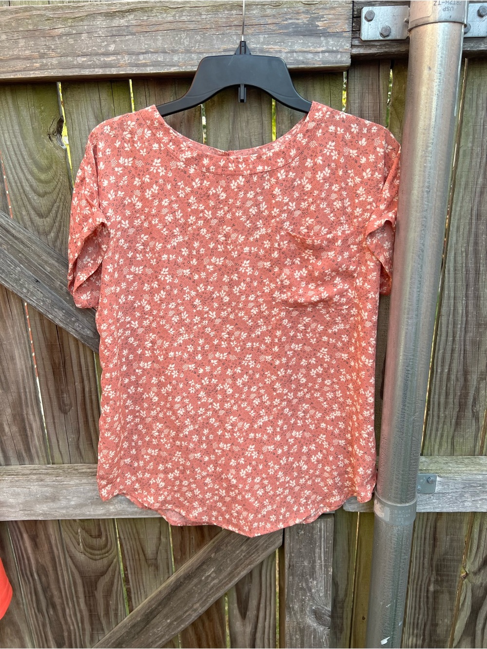 👗Buffalo David Bitton Rust Floral Scoop-Neck Top